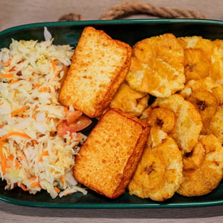 1 Tostones Con Queso Y Ensalada - O