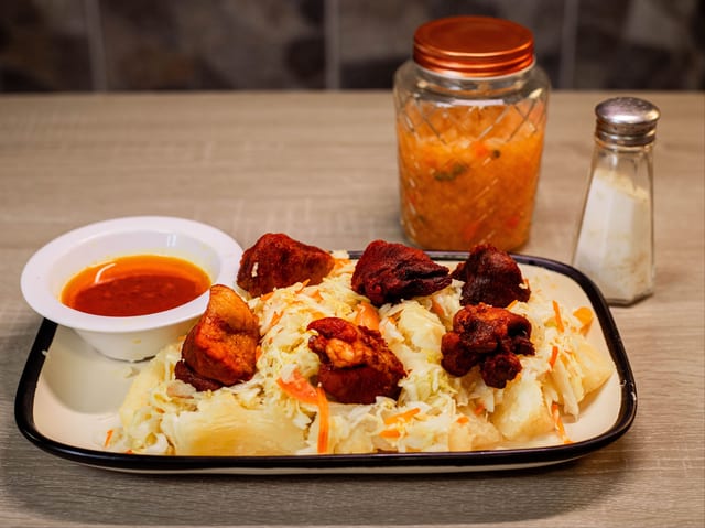1 Yuca con Cerdo.